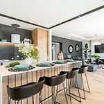 Gorgeous Ground Floor W Pool & Patio