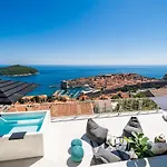 Gorgeous Ground Floor W Pool & Patio Apartament