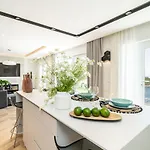 Apartman Gorgeous Ground Floor W Pool & Patio