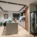 Gorgeous Ground Floor W Pool & Patio Apartman *