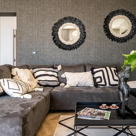Gorgeous Ground Floor W/ Minipool & Patio Lägenhet *