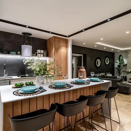 Gorgeous Ground Floor W Pool & Patio