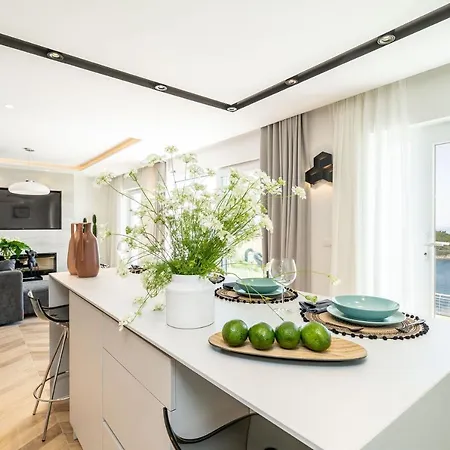 Apartman Gorgeous Ground Floor W Pool & Patio