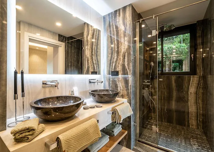 Apartment Gorgeous Ground Floor W Pool & Patio *