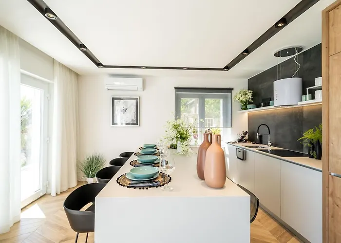 Gorgeous Ground Floor W Pool & Patio Appartement *