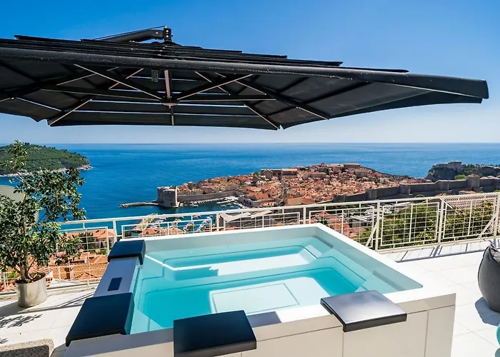 Apartment Gorgeous Ground Floor W Pool & Patio