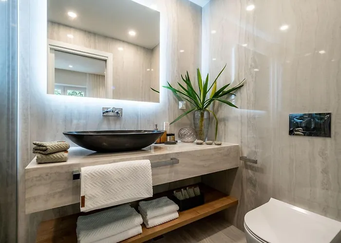 Apartment Gorgeous Ground Floor W Pool & Patio *