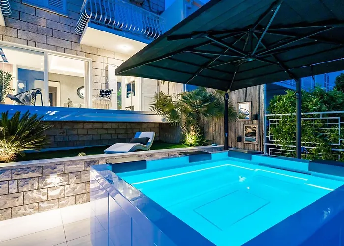 Apartment Gorgeous Ground Floor W Pool & Patio