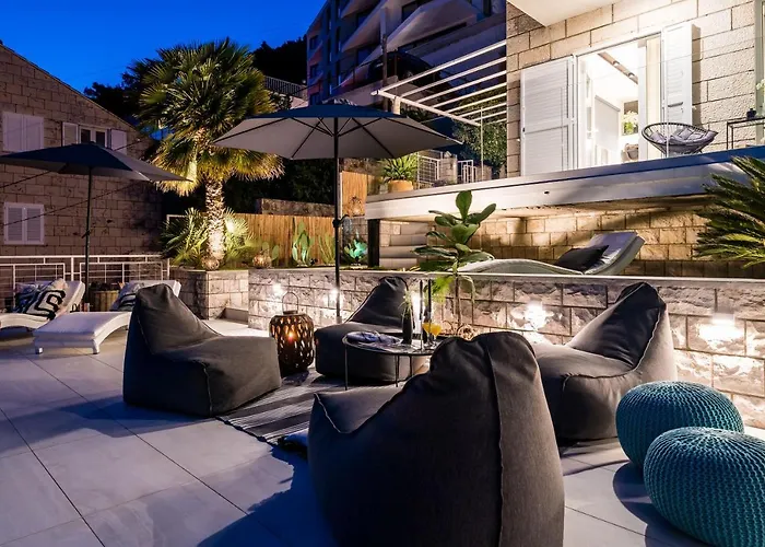 Gorgeous Ground Floor W Pool & Patio