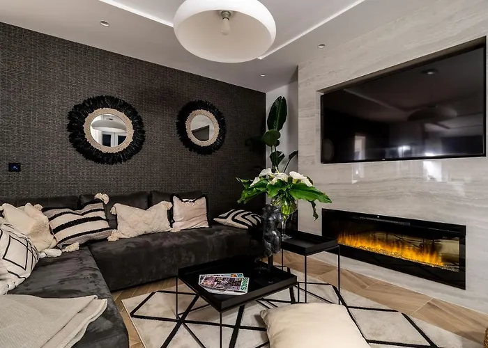 Apartment Gorgeous Ground Floor W Pool & Patio *