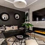 Apartmán Gorgeous Ground Floor W Pool & Patio *