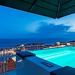 Gorgeous Ground Floor W Pool & Patio
