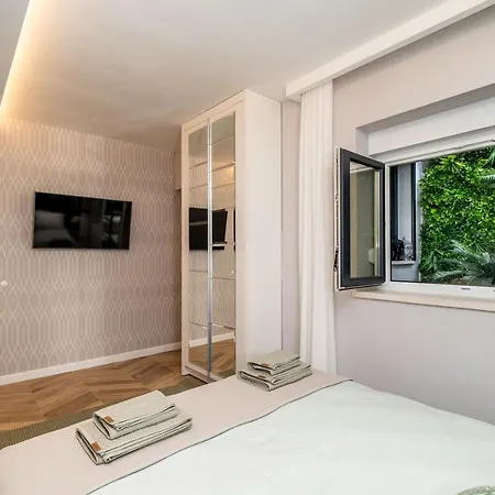 Gorgeous Ground Floor W Pool & Patio דוברובניק