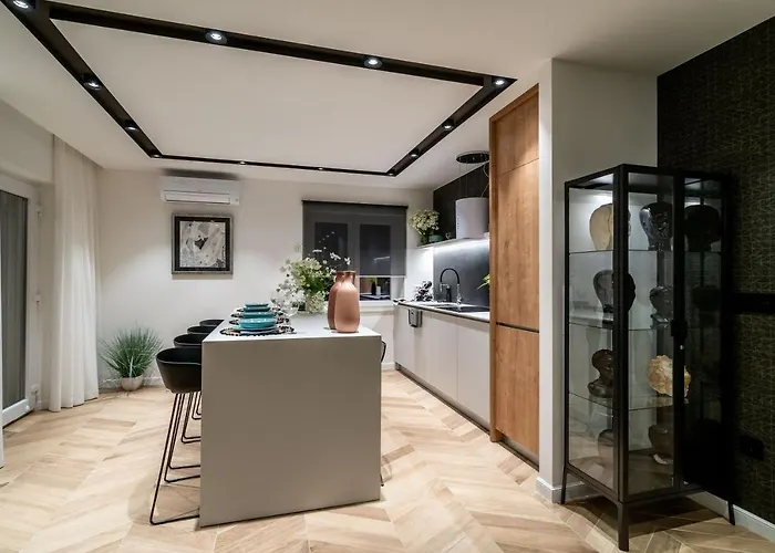 Gorgeous Ground Floor W Pool & Patio 公寓 *